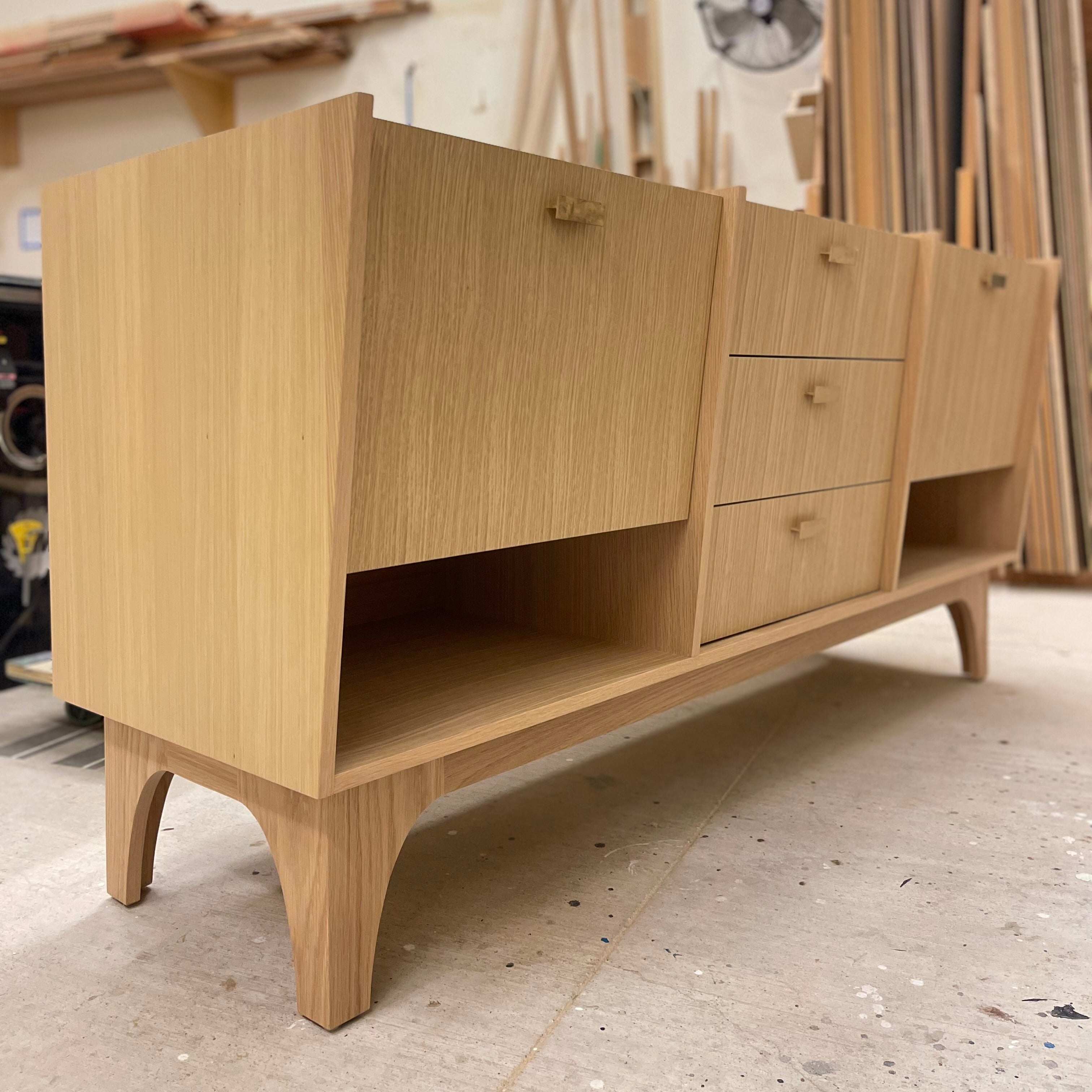 Barker Vanity In White Oak